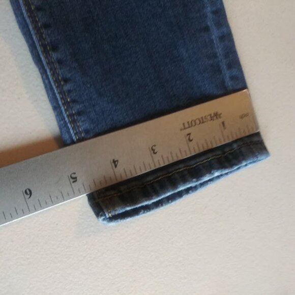 Distressed women's size 5 Jeans - Picture 10 of 15